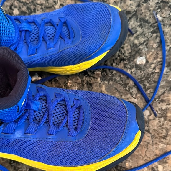 Under Armour boys Blue and Yellow Sneakers EUC 6Y - Picture 12 of 15